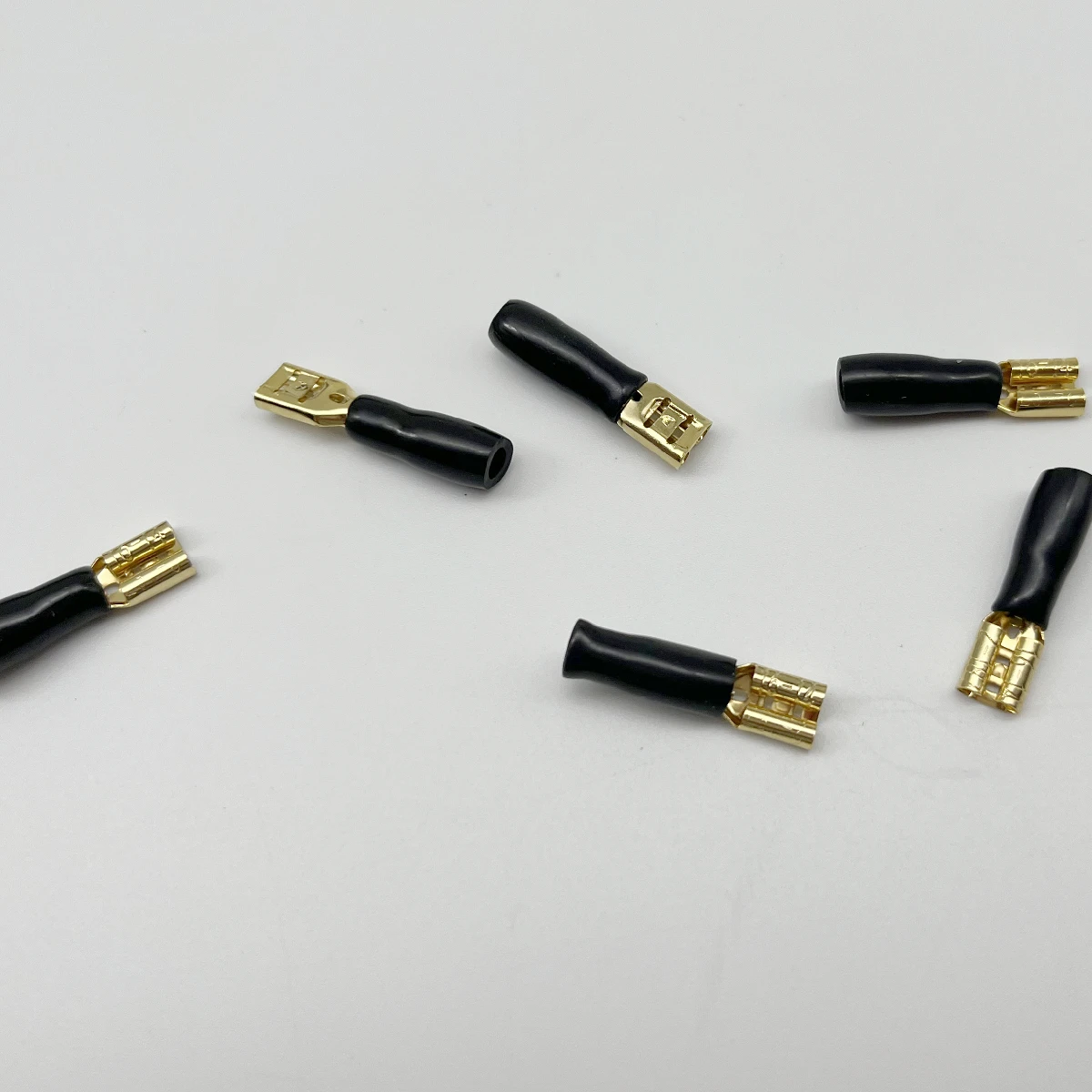 Terminal de altavoz chapado en - Speaker Terminal reseña y precio